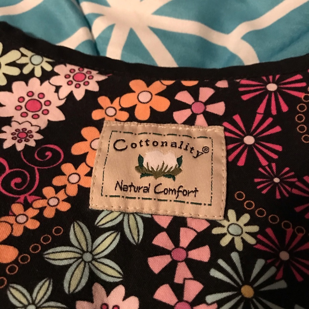 Cottonality Scrub Top - Picture 5 of 5